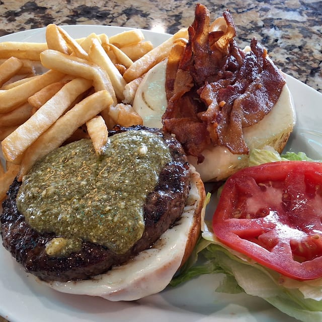 Pesto Burger.