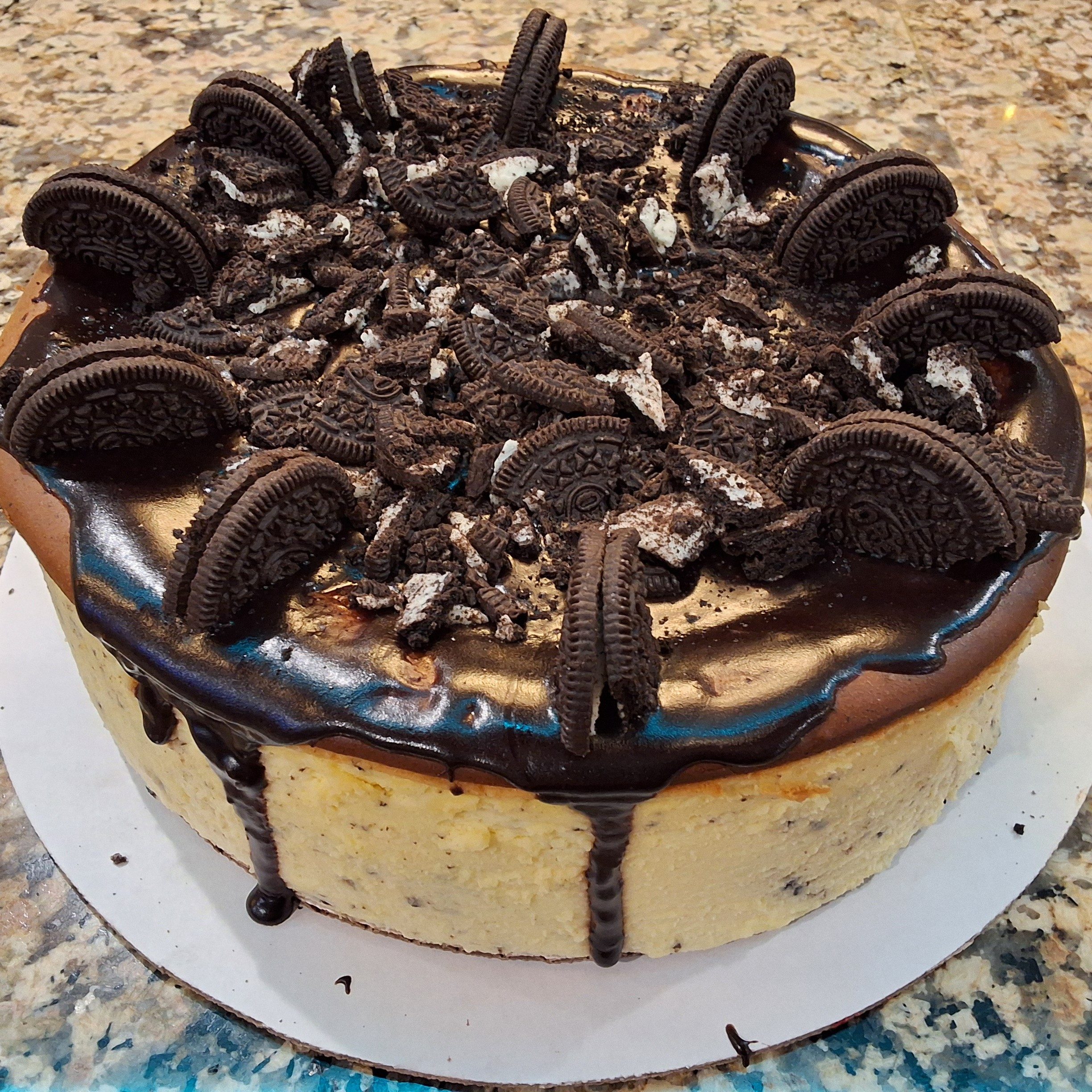 WHOLE OREO CHEESECAKE.